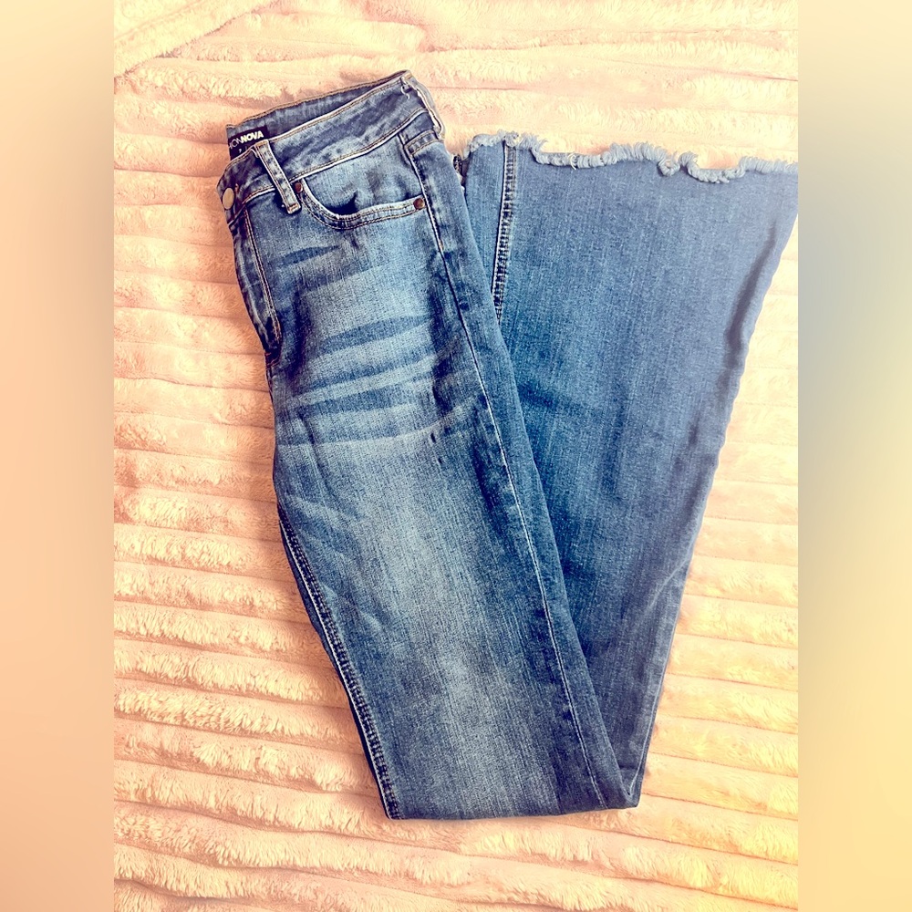 🛍️ Fashion Nova High-Rise Denim Flare Jeans | Size 7 | EUC | Retro Boho Vibes ☀️ - Picture 3 of 11